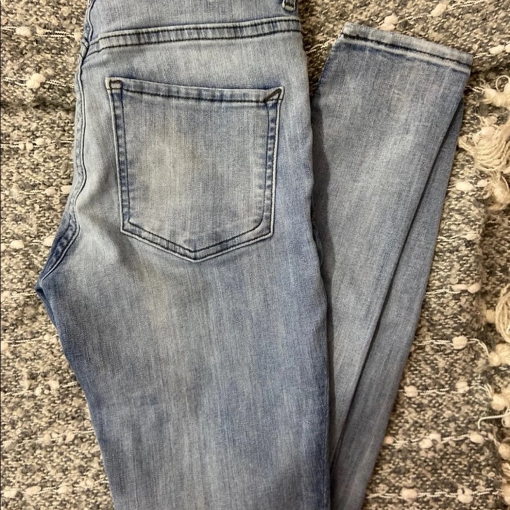Express legging 
High Rise/ Ankle Jeans 
Light Blue 
Size 0
Like new. Worn once